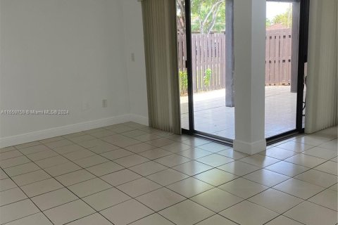 Copropriété à louer à Miami, Floride: 2 chambres, 82.22 m2 № 1365394 - photo 12