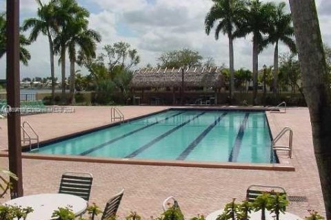 Condo in Miami, Florida, 2 bedrooms  № 1365394 - photo 7