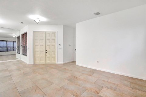 Villa ou maison à vendre à Miramar, Floride: 5 chambres, 313.17 m2 № 1365469 - photo 13