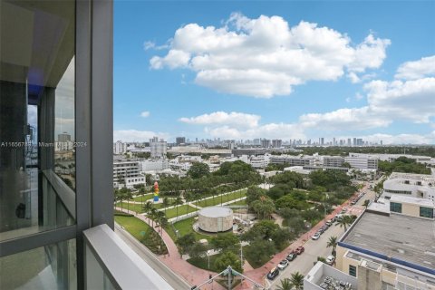 Condo in Miami Beach, Florida, 1 bedroom  № 1365470 - photo 30