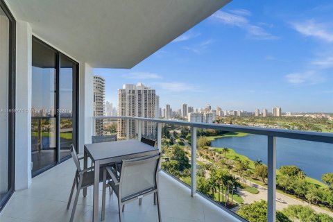 Condominio en venta en Aventura, Florida, 2 dormitorios, 144.93 m2 № 1365396 - foto 3