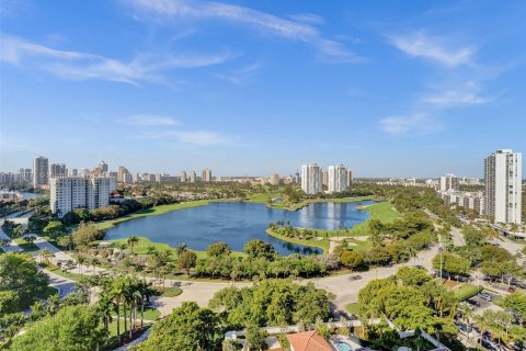 Condo in Aventura, Florida, 2 bedrooms  № 1365396 - photo 1