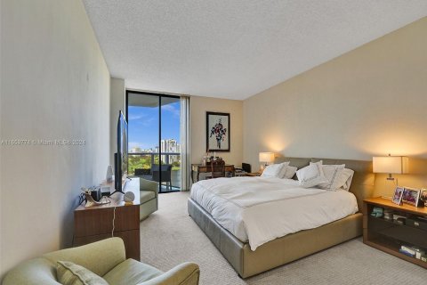 Condo in Aventura, Florida, 2 bedrooms  № 1365396 - photo 10