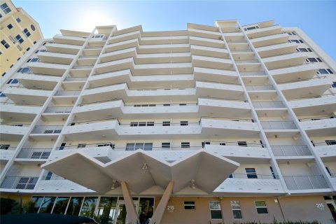 Condo in Fort Lauderdale, Florida, 1 bedroom  № 1152038 - photo 1