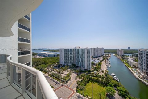 Condominio en venta en Sunny Isles Beach, Florida, 2 dormitorios, 135.92 m2 № 1162145 - foto 11