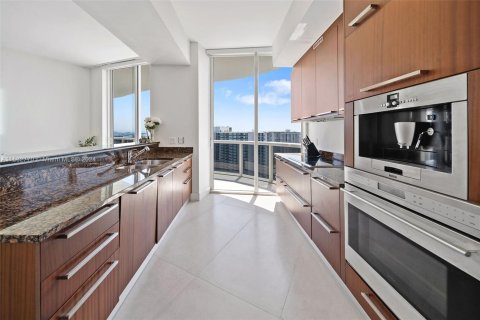 Condominio en venta en Sunny Isles Beach, Florida, 2 dormitorios, 135.92 m2 № 1162145 - foto 8