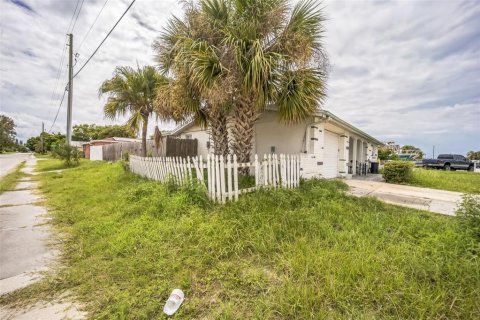 Villa ou maison à vendre à Port Richey, Floride: 2 chambres, 107.12 m2 № 1366091 - photo 4