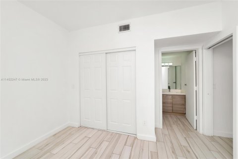 Condo in Miami Beach, Florida, 1 bedroom  № 716189 - photo 6