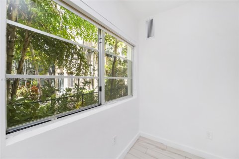 Condo in Miami Beach, Florida, 1 bedroom  № 716189 - photo 9