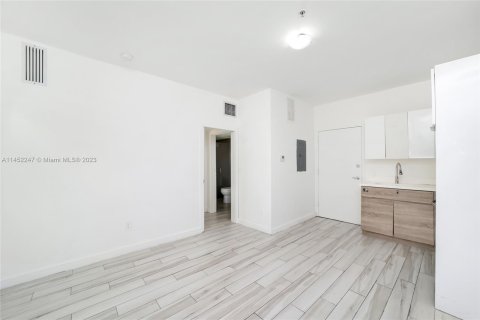 Condo in Miami Beach, Florida, 1 bedroom  № 716189 - photo 2