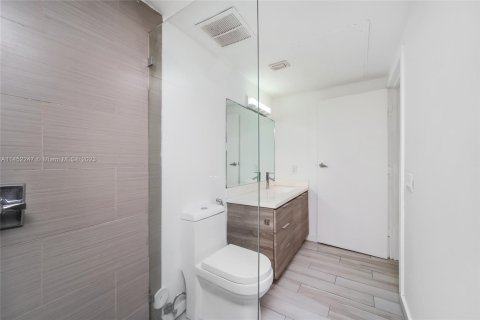 Condo in Miami Beach, Florida, 1 bedroom  № 716189 - photo 12