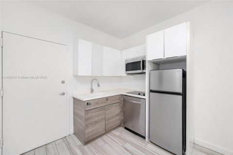 Condo in Miami Beach, Florida, 1 bedroom  № 716189 - photo 3