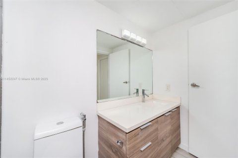 Condo in Miami Beach, Florida, 1 bedroom  № 716189 - photo 11