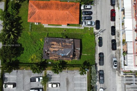 Casa en venta en Hialeah, Florida, 2 dormitorios, 75.44 m2 № 688152 - foto 3