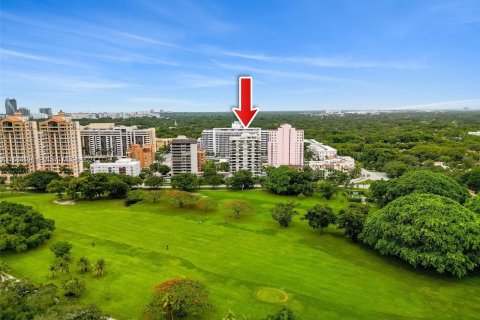 Condo in Coral Gables, Florida, 2 bedrooms  № 1305789 - photo 19