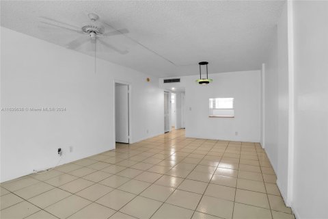 Condominio en venta en Coral Gables, Florida, 1 dormitorio, 75.07 m2 № 1305417 - foto 8