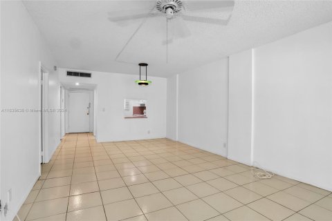 Condo in Coral Gables, Florida, 1 bedroom  № 1305417 - photo 7