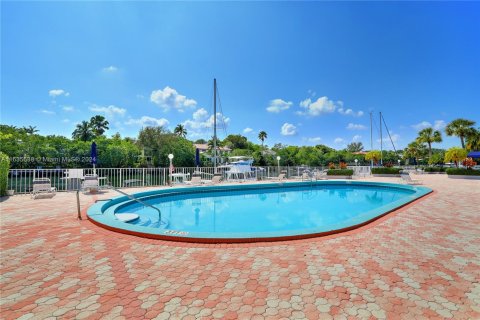 Condo in Coral Gables, Florida, 1 bedroom  № 1305417 - photo 2