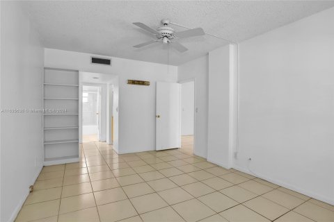 Condominio en venta en Coral Gables, Florida, 1 dormitorio, 75.07 m2 № 1305417 - foto 12