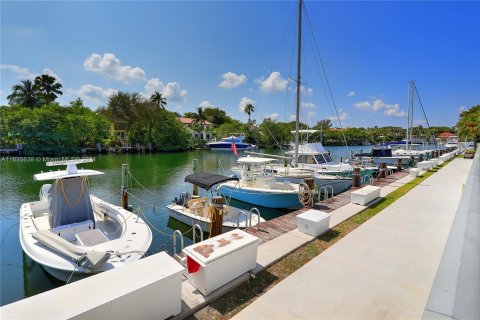 Condo in Coral Gables, Florida, 1 bedroom  № 1305417 - photo 3