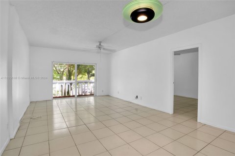 Condo in Coral Gables, Florida, 1 bedroom  № 1305417 - photo 6