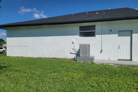 House in Homestead, Florida 3 bedrooms, 167.22 sq.m. № 1399143 - photo 9