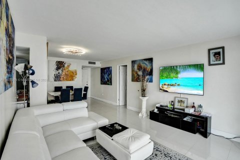 Condo in Aventura, Florida, 2 bedrooms  № 1229347 - photo 2