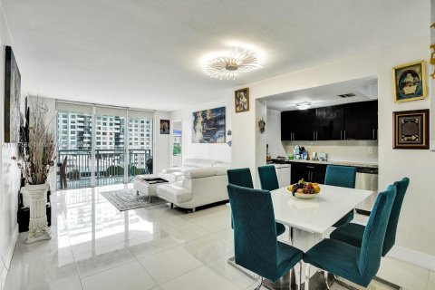 Condo in Aventura, Florida, 2 bedrooms  № 1229347 - photo 11