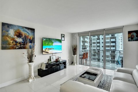 Condominio en venta en Aventura, Florida, 2 dormitorios, 116.22 m2 № 1229347 - foto 3