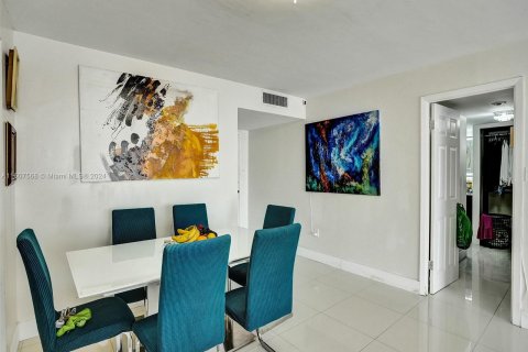 Copropriété à vendre à Aventura, Floride: 2 chambres, 116.22 m2 № 1229347 - photo 9