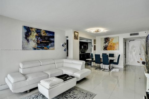 Condominio en venta en Aventura, Florida, 2 dormitorios, 116.22 m2 № 1229347 - foto 1