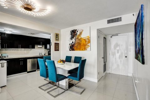 Condo in Aventura, Florida, 2 bedrooms  № 1229347 - photo 10