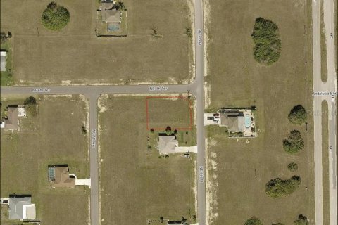 Land in Cape Coral, Florida № 362804 - photo 1