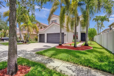 House in Miramar, Florida 6 bedrooms, 320.14 sq.m. № 1236861 - photo 1