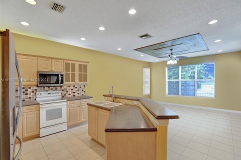 Casa en venta en Miramar, Florida, 6 dormitorios, 320.14 m2 № 1236861 - foto 8