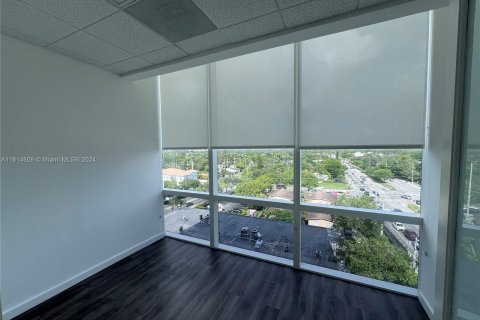 Commercial property in Miami, Florida № 1236816 - photo 12