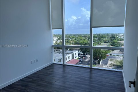 Commercial property in Miami, Florida № 1236816 - photo 16