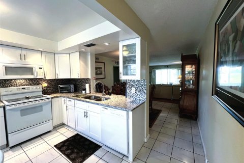 Condo in Coconut Creek, Florida, 2 bedrooms  № 1183670 - photo 17