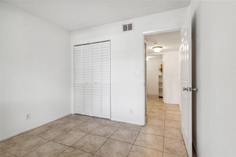 Condo in Oakland Park, Florida, 2 bedrooms  № 1223621 - photo 8