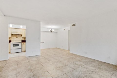 Condo in Oakland Park, Florida, 2 bedrooms  № 1223621 - photo 11