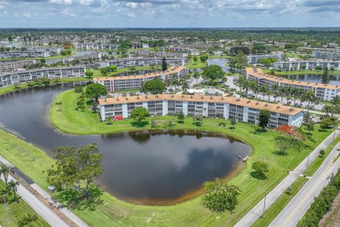 Condo in Boca Raton, Florida, 2 bedrooms  № 1223581 - photo 1