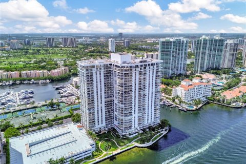 Condominio en venta en Aventura, Florida, 5 dormitorios, 461.54 m2 № 1397447 - foto 2