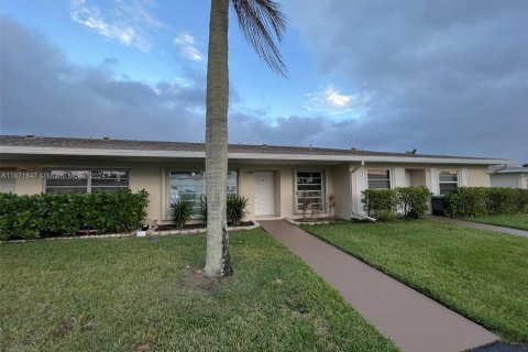 House in Boca Raton, Florida 2 bedrooms, 84.36 sq.m. № 1393529 - photo 1