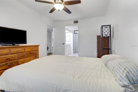 Condo in Naples, Florida, 2 bedrooms  № 1285261 - photo 14