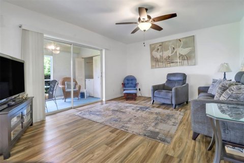 Condo in Naples, Florida, 2 bedrooms  № 1285261 - photo 9