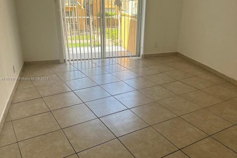 Condominio en alquiler en Hialeah, Florida, 1 dormitorio, 82.03 m2 № 1398479 - foto 7