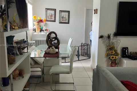 Casa en venta en Miami, Florida, 4 dormitorios, 121.33 m2 № 1269740 - foto 5