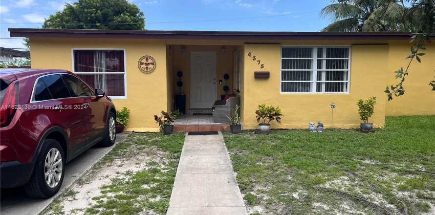 House in Miami, Florida 4 bedrooms, 121.33 sq.m. № 1269740