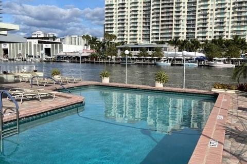 Condo in Fort Lauderdale, Florida, 1 bedroom  № 1101134 - photo 1