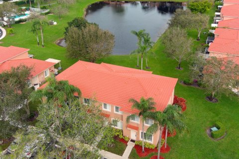 Townhouse in Boynton Beach, Florida 2 bedrooms, 148.27 sq.m. № 947899 - photo 27